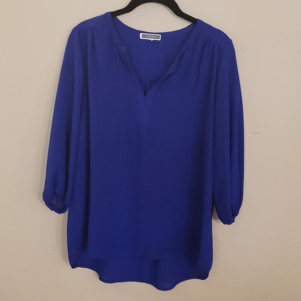 Bright blue flowy top by Pleione